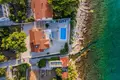 4 bedroom Villa 180 m² Splitska, Croatia