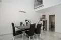 Villa de 4 dormitorios 260 m² Estepona, España