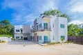2 bedroom condo 6 667 m² West Bay, Honduras