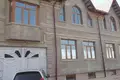Uy 12 xonalar 800 m² Nazarbekda