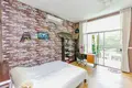 Villa 2 Schlafzimmer 320 m² Phuket, Thailand