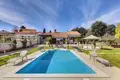 Villa de tres dormitorios 260 m² Grad Pula, Croacia