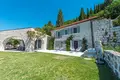 4 bedroom Villa 350 m² Trebesin, Montenegro