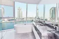 Complejo residencial The Pad — residence by Omniyat with a swimming pool and a lounge area in Downtown Dubai