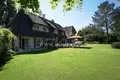 6 bedroom house 325 m² France, France