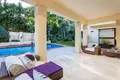 4-Schlafzimmer-Villa 250 m² Estepona, Spanien