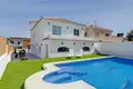 Willa 4 pokoi 191 m² Torrevieja, Hiszpania