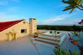 Villa de tres dormitorios 189 m² Sutivan, Croacia