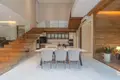 Villa de 4 dormitorios 740 m² Kerobokan Kelod, Indonesia