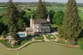 Château 17 chambres 1 200 m² Tours, France