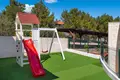 4 bedroom house 228 m² Mrljane, Croatia