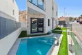 Villa de tres dormitorios 230 m² Torrevieja, España