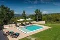 Dom 4 pokoi 230 m² Pula, Chorwacja