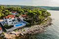 4 bedroom Villa 180 m² Splitska, Croatia