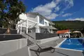 villa de 5 dormitorios 390 m² Tivat, Montenegro