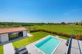 3 bedroom house 290 m² Brtonigla, Croatia