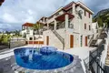 Casa 6 habitaciones 200 m² Budva, Montenegro