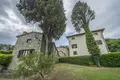 Edificio rentable 1 240 m² en Arezzo, Italia