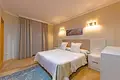 Mieszkanie 2 pokoi 130 m² Estepona, Hiszpania