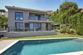 Villa de tres dormitorios 180 m² Francia, Francia