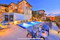 5 bedroom villa 250 m² Kaş, Turkey
