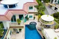 Villa de 4 dormitorios 420 m² Ban Kata, Tailandia