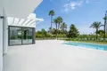 Villa de 4 dormitorios 430 m² Estepona, España