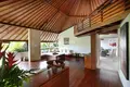 2 bedroom Villa 283 m² Kerobokan Kelod, Indonesia
