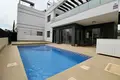 Villa de tres dormitorios 118 m² Orihuela, España