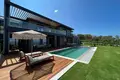 4 bedroom house 305 m² Gumusluk, Turkey