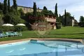 Commercial property 2 650 m² in Siena, Italy