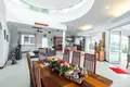 Villa mit 2 Schlafzimmern 300 m² Sakhu, Thailand