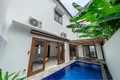 4-Schlafzimmer-Villa 140 m² Kerobokan Kaja, Indonesien