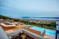 Villa de 4 dormitorios 330 m², Todos los paises