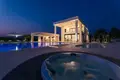 6 bedroom villa 600 m² Nea Moudania, Greece