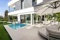 Stadthaus 4 Schlafzimmer 609 m² Marbella, Spanien