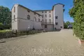 Hotel 2 350 m² in Tuscany, Italy