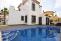 Villa de tres dormitorios 84 m² Rojales, España