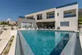 5 bedroom villa 350 m², All countries