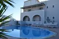 Hotel 345 m² in Perissa, Greece