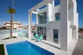 Villa de tres dormitorios 260 m² Cabo Roig, España