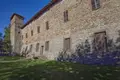Zamek 70 pokojów 3 150 m² Piacenza, Włochy