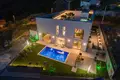 Villa de 4 dormitorios 258 m², Todos los paises