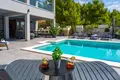 9 bedroom house 700 m² Grad Omis, Croatia