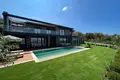 4 bedroom house 305 m² Gumusluk, Turkey