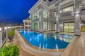 Villa 7 chambres 593 m² Mahmutlar, Turquie