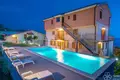 Haus 20 Schlafzimmer 588 m² Crikvenica, Kroatien