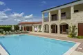 Villa de tres dormitorios 216 m² Peroj, Croacia