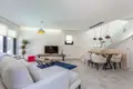 Villa de tres dormitorios 230 m² Torrevieja, España