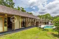 3-Schlafzimmer-Villa  Kerobokan, Indonesien